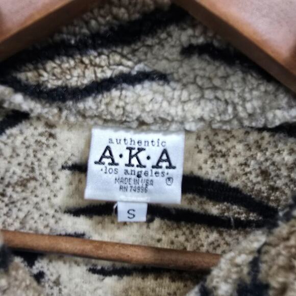 Vintage Y2K Jacket Womens Small Tan Zebra Sherpa Teddy Fuzzy Crop Coat Mob 90s - Picture 3 of 11